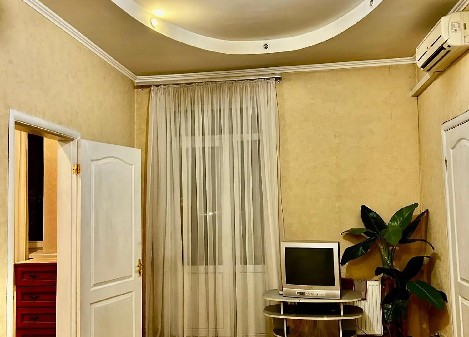 Apartment Near Train Station And Close To City Center Kyiv