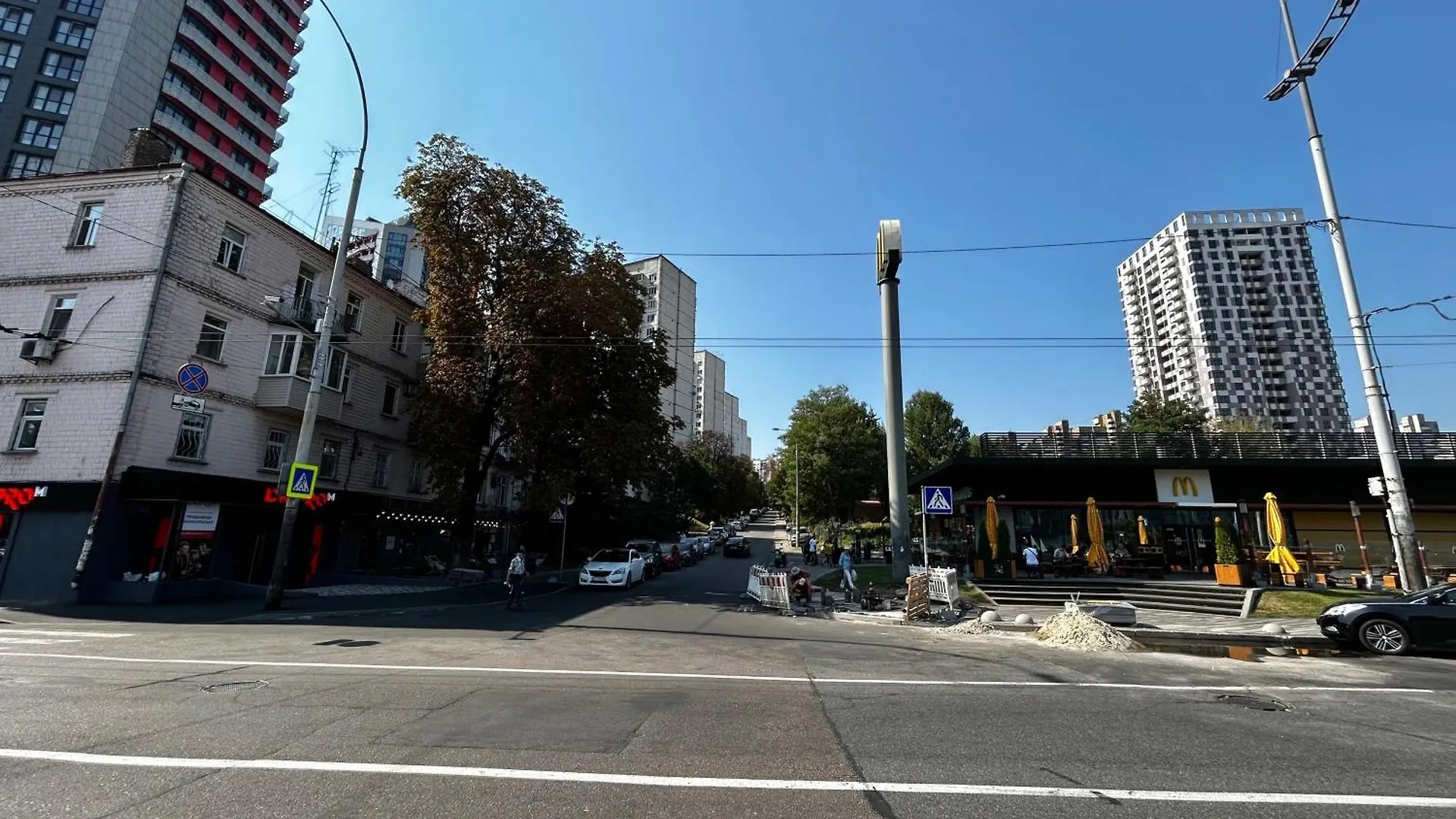 Apartment Near Train Station And Close To City Center Kiev