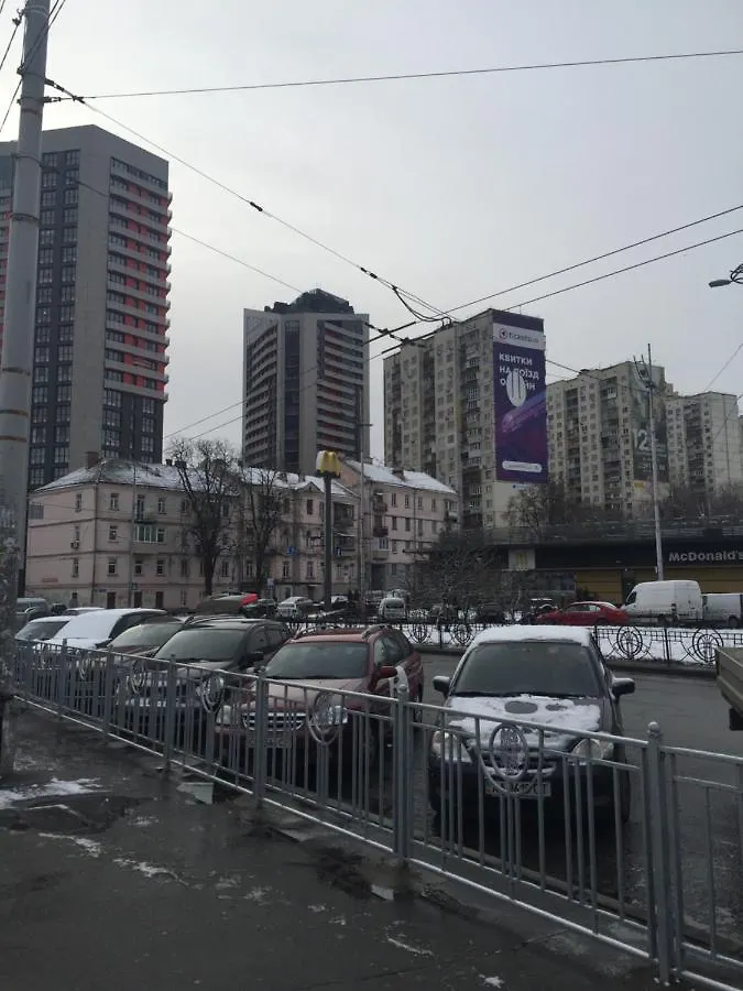 Apartment Near Train Station And Close To City Center Kiev