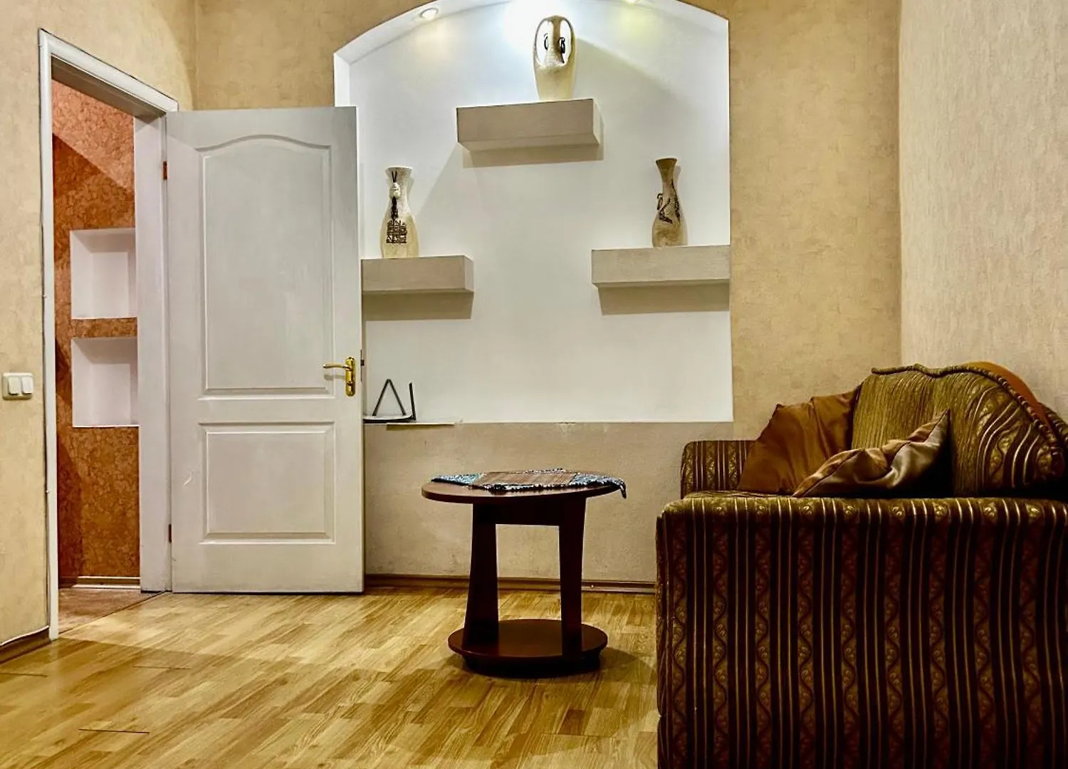 Apartment Near Train Station And Close To City Center Kiev